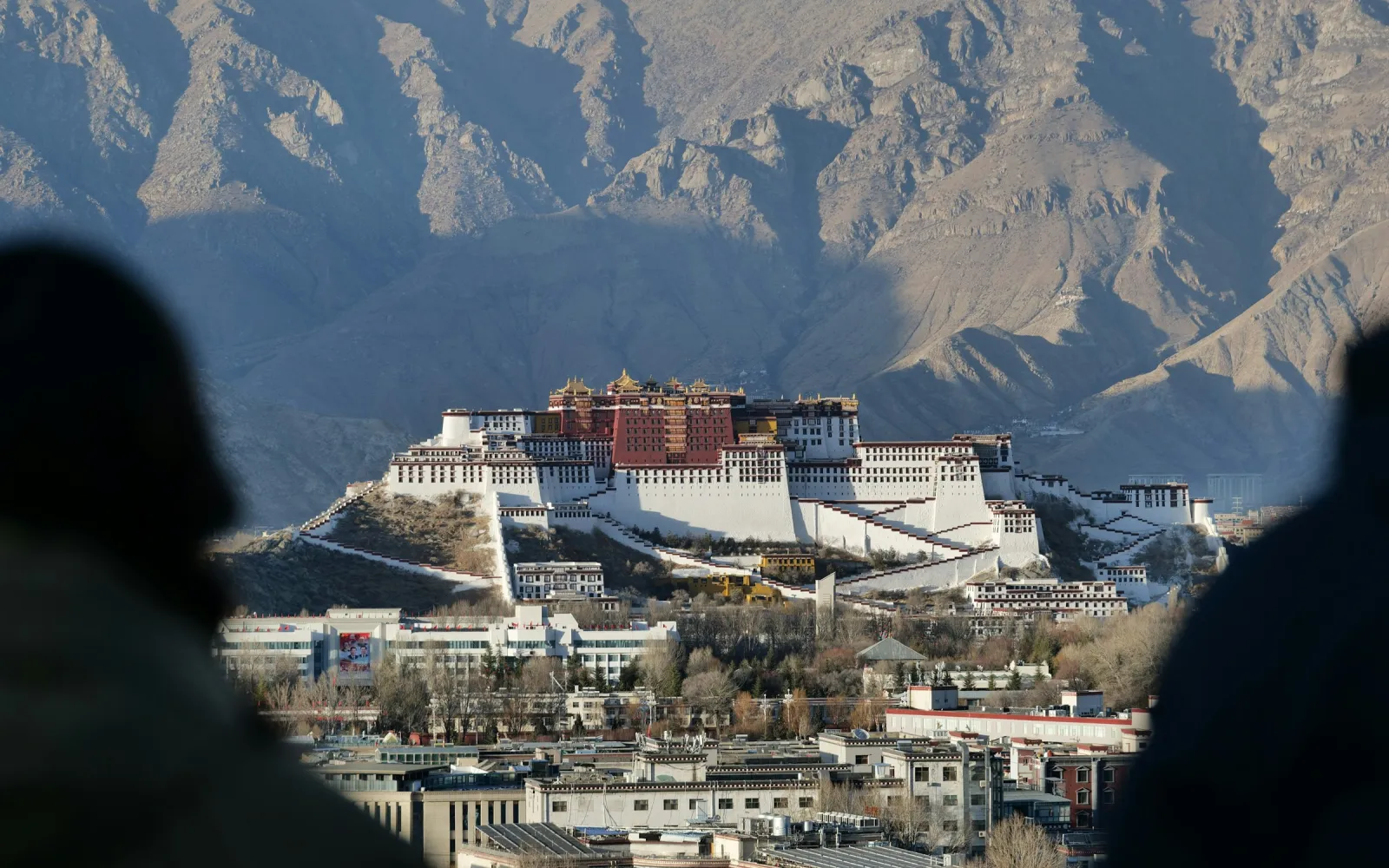 Lhasa Travel Guide: The Complete Visitor’s Guide to Tibet’s Holy City