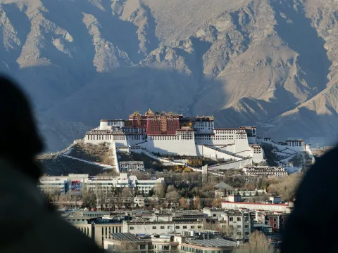 Lhasa Travel Guide: The Complete Visitor’s Guide to Tibet’s Holy City